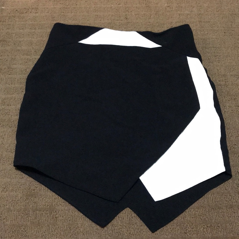 Cute skirt. Great condition